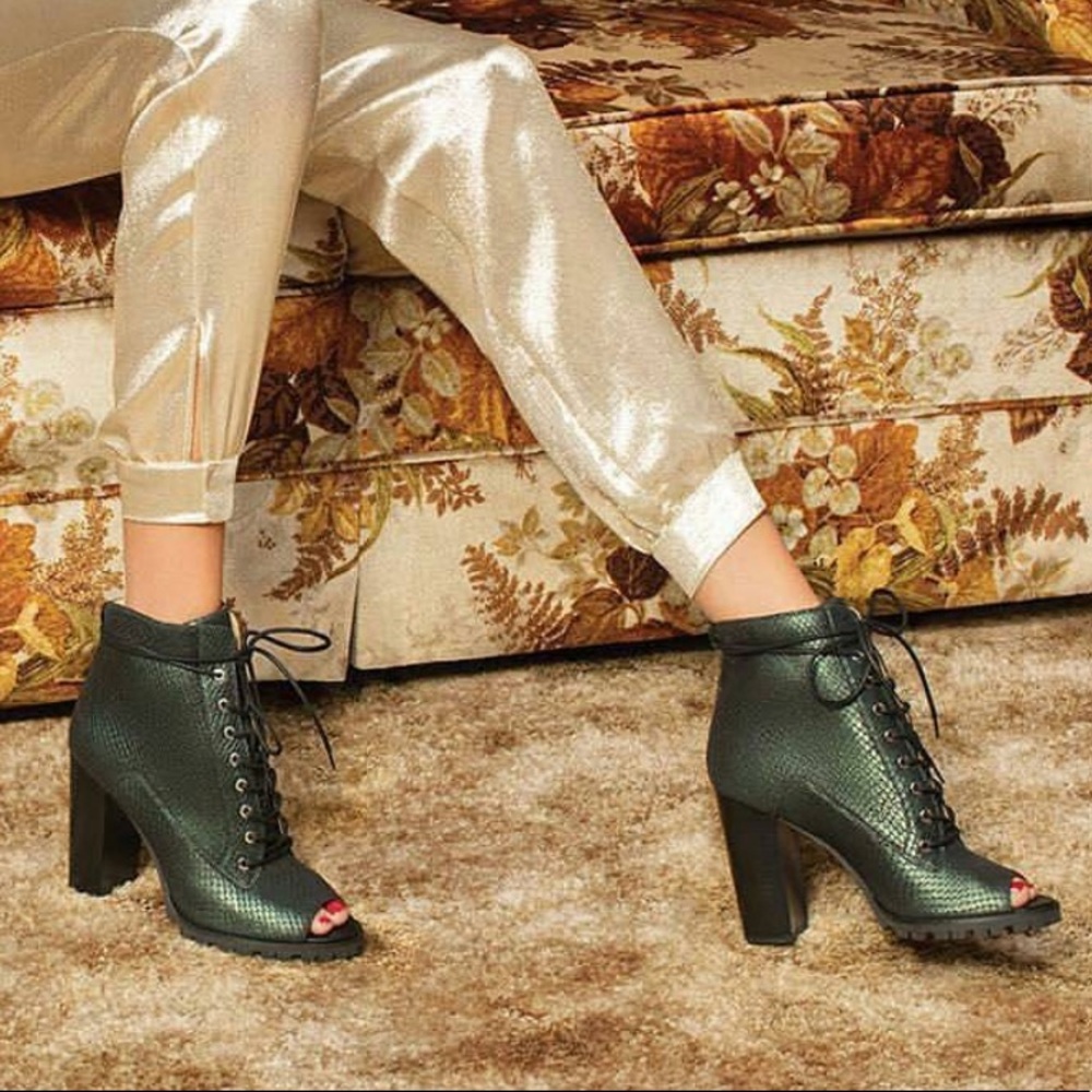 Black Snake Skin Texture Heeled Lace Up Boots - Picture 1 of 7
